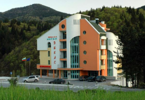 Хотел Дикас Smolyan
